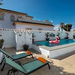 Nyaraló Spanish Style, Elegant 3 Bedroom - 5 Minutes From The Beach!