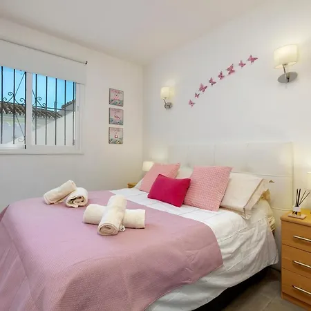 Spanish Style, Elegant 3 Bedroom - 5 Minutes From The Beach! Μαρμπέλλα