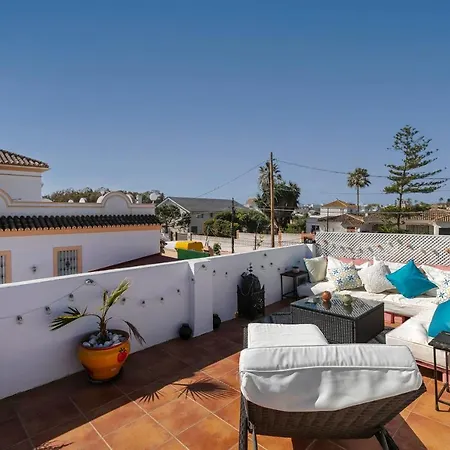 Spanish Style, Elegant 3 Bedroom - 5 Minutes From The Beach! Σπίτι διακοπών