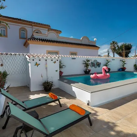 Casa vacanze Spanish Style, Elegant 3 Bedroom - 5 Minutes From The Beach!
