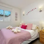 Spanish Style, Elegant 3 Bedroom - 5 Minutes From The Beach! Marbella