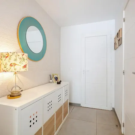 Spanish Style, Elegant 3 Bedroom - 5 Minutes From The Beach!