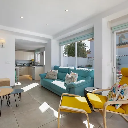 Spanish Style, Elegant 3 Bedroom - 5 Minutes From The Beach! Semesterbostad Marbella