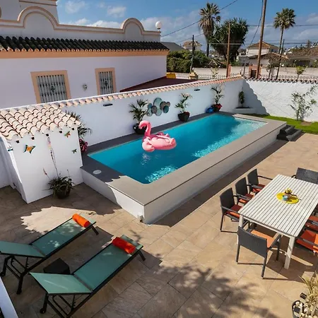 Spanish Style, Elegant 3 Bedroom - 5 Minutes From The Beach! Dom wakacyjny *