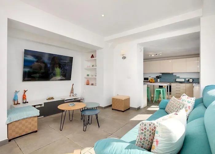 Spanish Style, Elegant 3 Bedroom - 5 Minutes From The Beach! Marbella