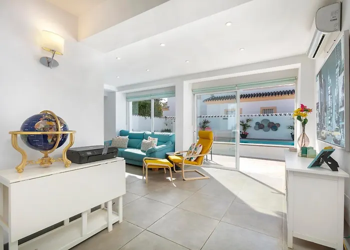 Spanish Style, Elegant 3 Bedroom - 5 Minutes From The Beach! Prázdninový dům Marbella