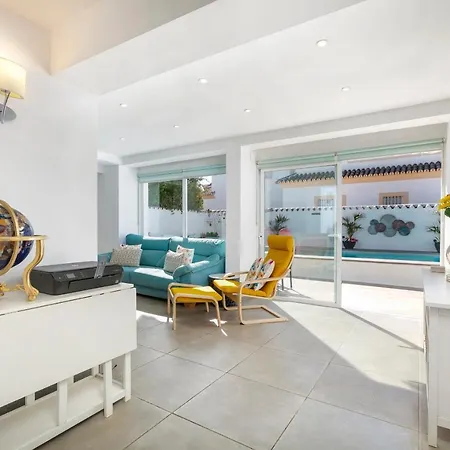 Spanish Style, Elegant 3 Bedroom - 5 Minutes From The Beach! Tatil Evi Marbella