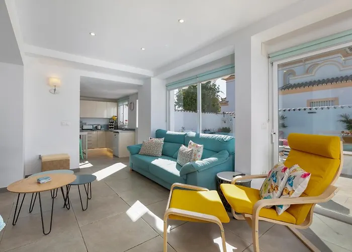 Spanish Style, Elegant 3 Bedroom - 5 Minutes From The Beach! Tatil Evi Marbella